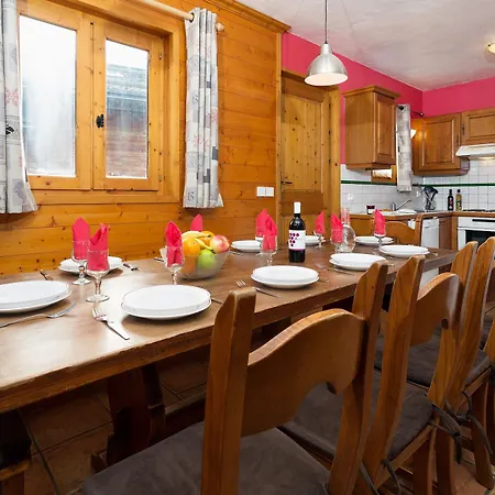 Madame Les De Chalet *