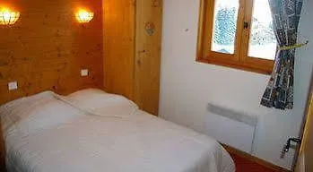 Madame Les De Chalet *